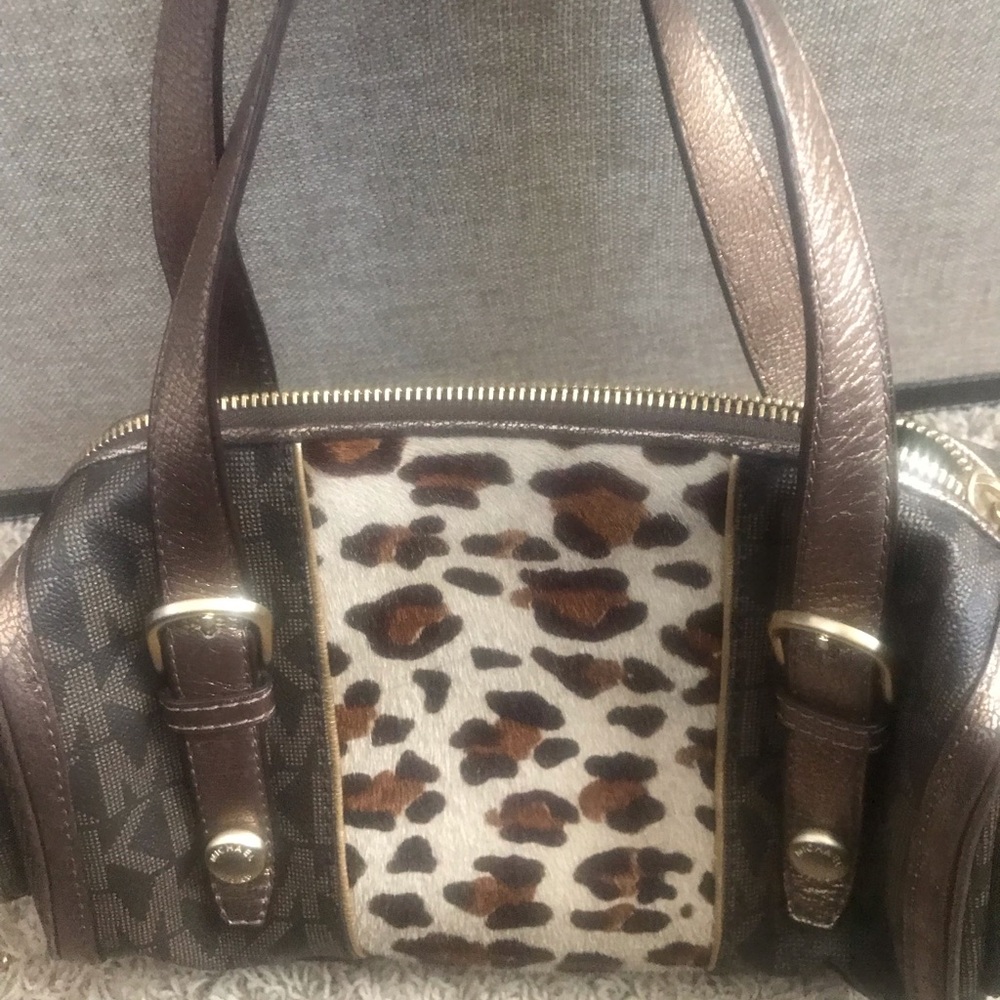 A beautiful Micheal Kors handbag.